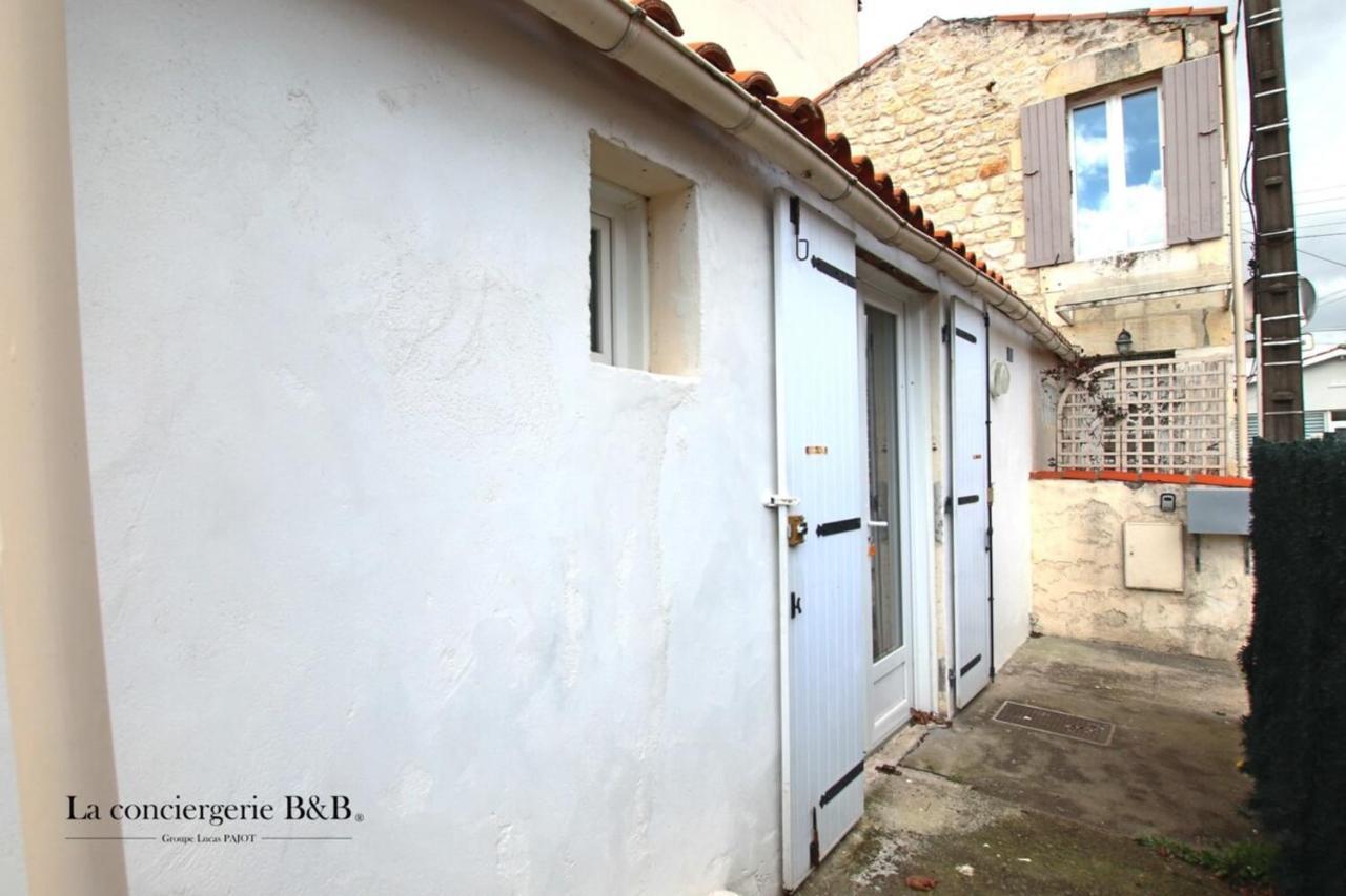 Ferienhaus-Stadt-Nasszelle-Strassenblick Rochefort  Exterior foto
